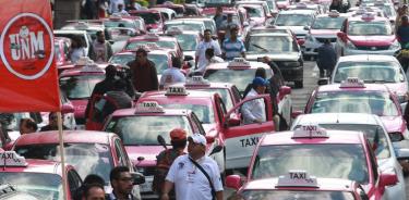 Acuerdan gobierno y taxistas revisar si transporte vía app es legal