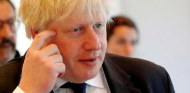 Boris Johnson reta a la oposición a presentar una moción de censura