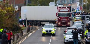 Acusan de 39 cargos de homicidio a conductor de camión en Inglaterra