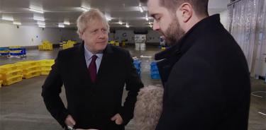 Boris Johnson se niega a mirar la foto de un niño enfermo