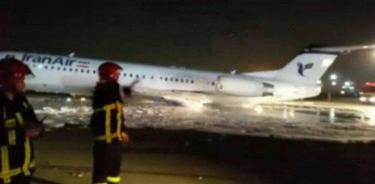 Se incendia avión en aeropuerto de Teherán con 50 pasajeros a bordo