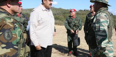 Venezuela refuerza su presencia militar en frontera tras el arribo de ayuda