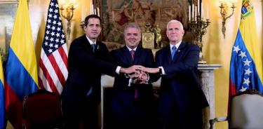 Trump está al cien por ciento con usted: Pence a Guaidó