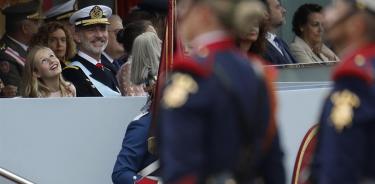 Los reyes de España presiden el desfile militar de la Fiesta Nacional