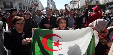 Los argelinos se hartan de Buteflika y desbordan las calles