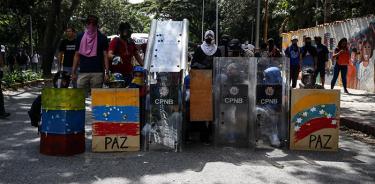 Policía reprime marcha estudiantil opositora en Venezuela