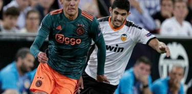 Con Edson Álvarez, Ajax de visita vence 3-0 al Valencia