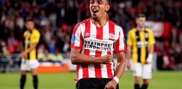 PSV golea 5-0 a Vitesse y comparte liderato con Ajax