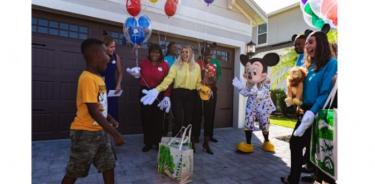 Niño ayuda a damnificados del huracán Dorian con sus ahorros para ir a Disney