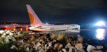 Un Boeing 737 cae a un río en Florida tras fallar el aterrizaje