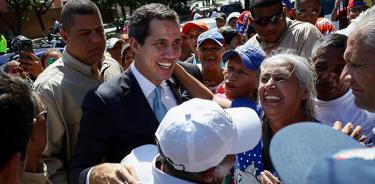 Maduro ordena arresto por “conjura sangrienta” de grupo liderado por Guaidó