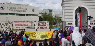 Protestan en Chilpancingo padres de 43 normalistas desaparecidos