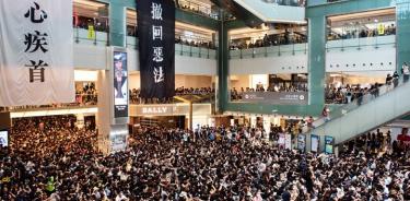 Huelga general en Hong Kong obliga a cancelar más de 100 vuelos