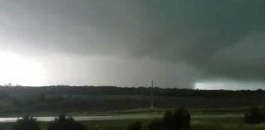Impresionante tornado deja a su paso devastación y 11 heridos en Kansas