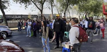 Damnificados bloquean Calzada de Tlalpan por incumplimiento en la entrega de departamentos