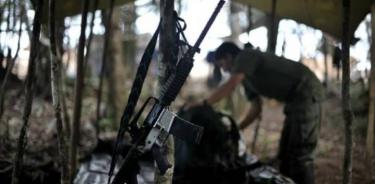Ataque a unidad militar deja dos soldados y dos civiles muertos en Colombia