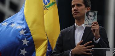 Guaidó se proclama presidente de Venezuela con el apoyo de EU