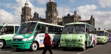 Desquician transportistas el centro de la CDMX; exigen alza de tarifas