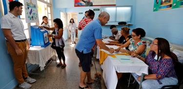 Cuba vota una nueva Constitución que cimenta el comunismo con reformas