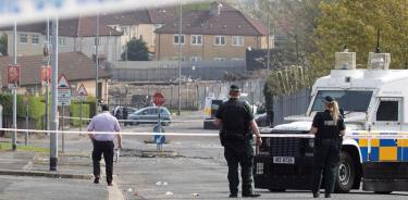 Policía investiga como “incidente terrorista” muerte de periodista en Irlanda del Norte