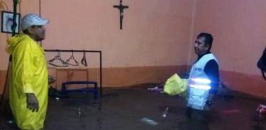 Lluvia provoca inundación en Villa Comaltitlán, Chiapas; hay casas dañadas