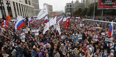 Decenas de miles exigen en Moscú elecciones libres