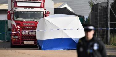 Hallan 39 migrantes muertos en un camión en Reino Unido