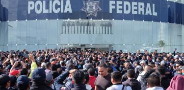 Policías federales protestan en contra de su traslado a Guardia Nacional