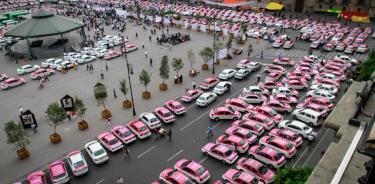 Taxistas bloquean primer cuadro de la Ciudad de México