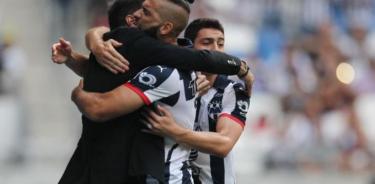 Con un futbol bipolar, Monterrey derrota 3-2 al Puebla