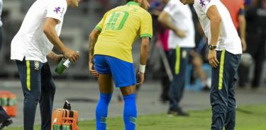 Neymar sale lesionado en empate de Brasil, que sigue sin ganar
