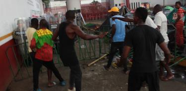 Migrantes africanos enfrentan a Guardia Nacional en Tapachula