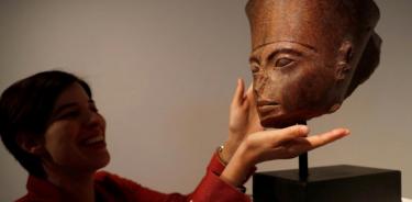 Egipto pide a Interpol localizar busto de Tutankamón subastado