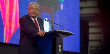 En el Tec de Monterrey, AMLO defiende equilibrio entre mercado y Estado
