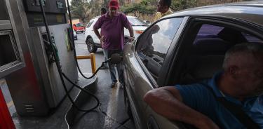 Caracas empieza a sufrir  escasez de gasolina