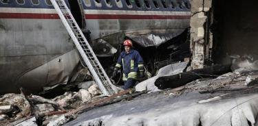 Mueren 15 personas al estrellarse un avión en Teherán