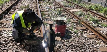 Falló ocho horas, el Tren Ligero; se desprende trozo de metal del riel