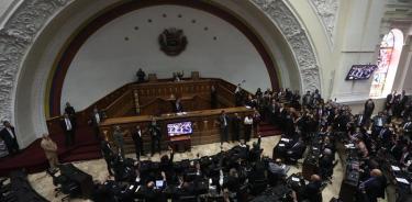Parlamento denuncia a Maduro como usurpador y buscará transición en Venezuela