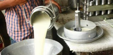 Productores de leche y autoridades se reúnen para impulsar el sector en el sur