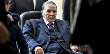 Bouteflika cede a presión de las calles y el ejército y presenta su dimisión