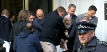 Trataron de extorsionar a Assange con videos de embajada