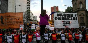 Miles de mujeres marchan en Argentina por la igualdad de derechos