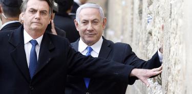 Bolsonaro, primer mandatario que visita el Muro con Netanyahu