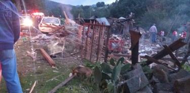 Mueren tres personas tras explotar un polvorín en Michoacán