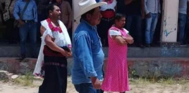 Por incumplir promesas, retienen y visten de mujer a alcalde chiapaneco