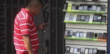 El Eje Central: cuna de la venta de celulares robados