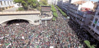 Cientos de miles de argelinos piden en las calles una ruptura total con Buteflika