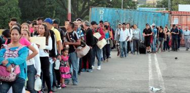 Reabre Venezuela paso fronterizo con Colombia