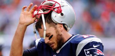 Brady se adapta al nuevo casco autorizado por la NFL