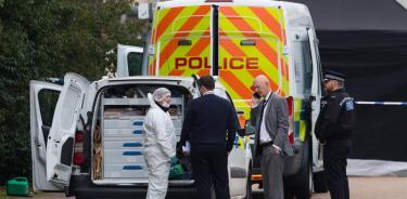 Hallan 39 cadáveres en contenedor de camión en Reino Unido